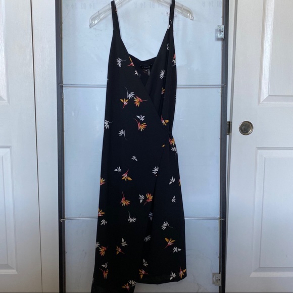 Floral wraparound dress - Picture 4 of 4